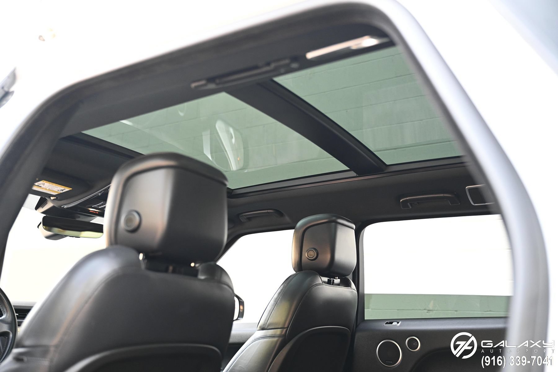 Used 2019 Land Rover Range Rover Sport HSE AWD/4WD image 18