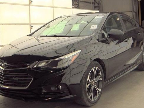 Used 2019 Chevrolet Cruze LT w/ RS Package image 2