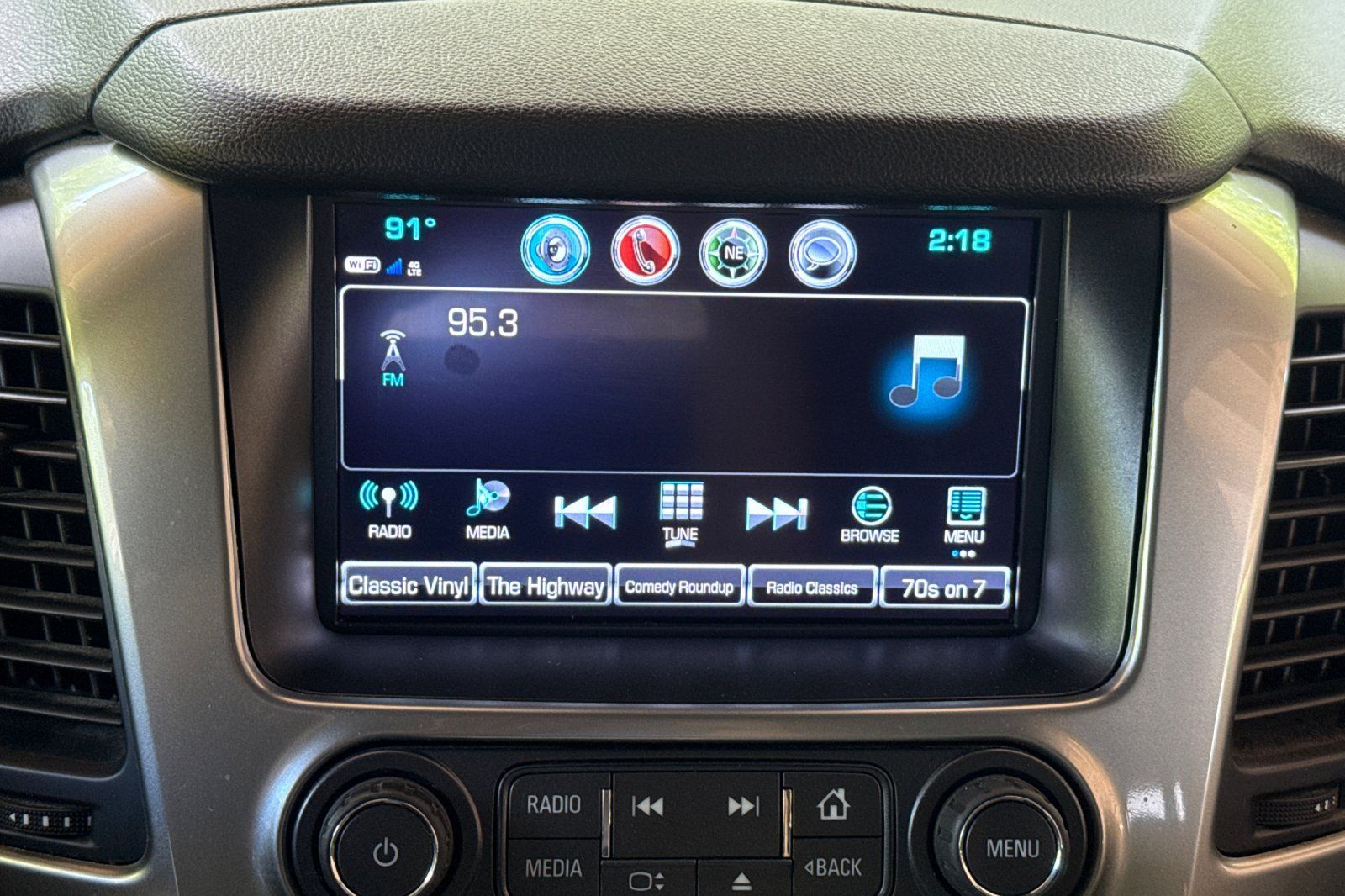 Used 2019 Chevrolet Suburban LT w/ Luxury Package AWD/4WD image 25
