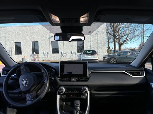 Used 2025 Toyota RAV4 XLE image 35