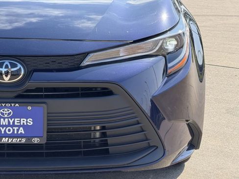 Used 2025 Toyota Corolla LE FWD image 4