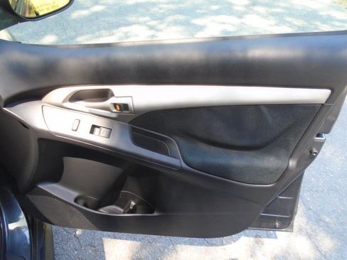 Used 2009 Pontiac Vibe w/ Preferred Package FWD image 22