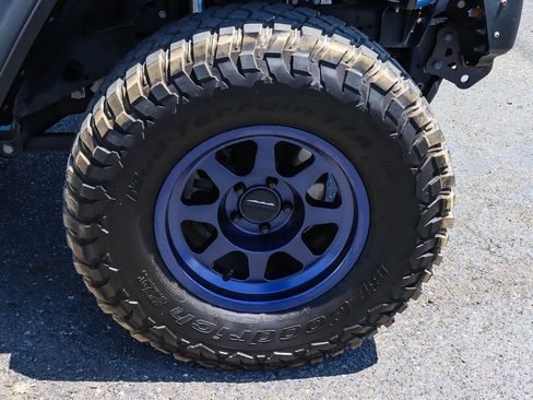 Used 2021 Jeep Gladiator Rubicon AWD/4WD image 8