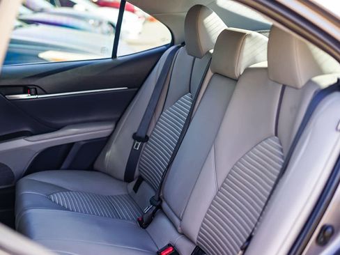 Used 2023 Toyota Camry SE image 18