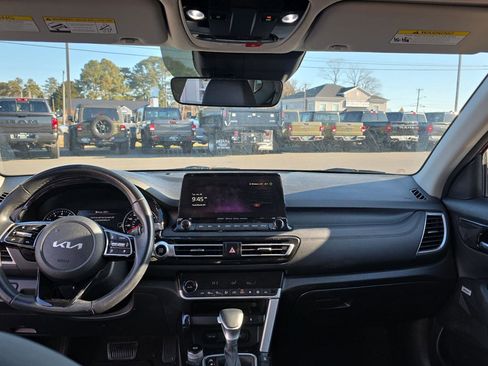 Used 2023 Kia Seltos SX image 19