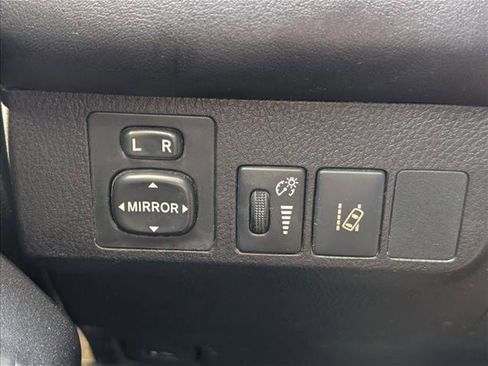 Used 2018 Toyota RAV4 XLE w/ Plus Extra Value Package FWD image 16