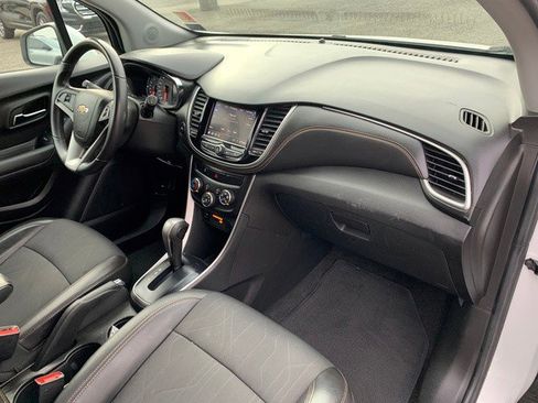 Certified 2022 Chevrolet Trax LT w/ LT Convenience Package image 13