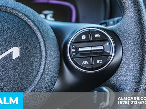 Used 2025 Kia Soul LX FWD image 31