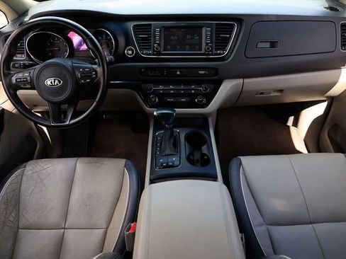 Used 2017 Kia Sedona LX w/ LX Essentials Premium Package image 22