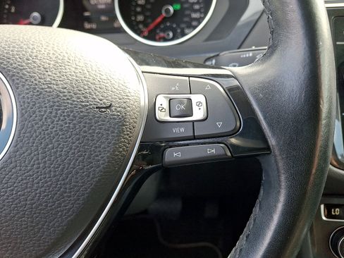 Used 2019 Volkswagen Tiguan SE w/ Panoramic Sunroof Package AWD/4WD image 18