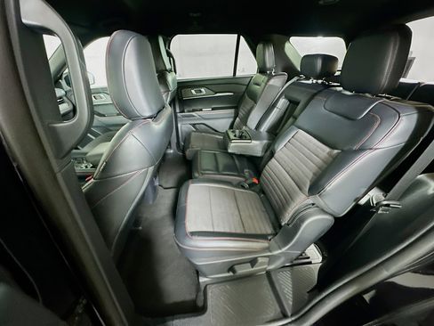 Used 2025 Ford Explorer ST-Line w/ ST-Line Street Pack AWD/4WD image 26