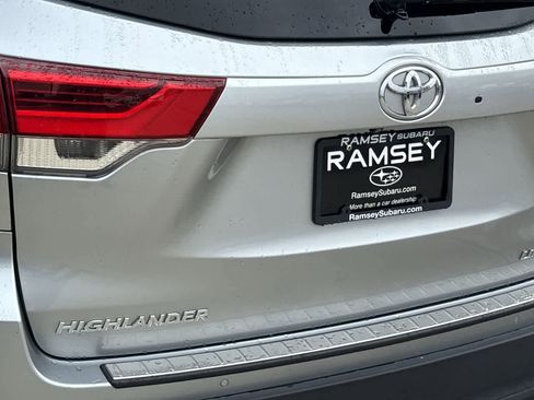 Used 2019 Toyota Highlander Limited image 11