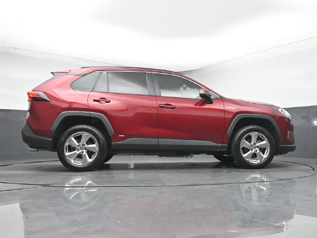Used 2021 Toyota RAV4 XLE Premium AWD/4WD image 38