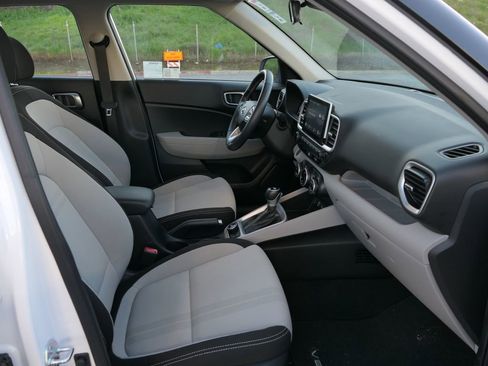 Used 2025 Hyundai Venue SEL image 26