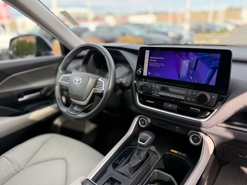 Used 2024 Toyota Grand Highlander XLE image 21
