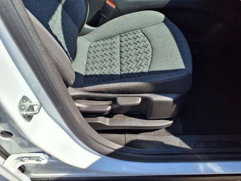 Used 2023 Chevrolet Equinox LT image 10