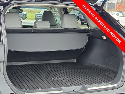 Used 2022 Toyota Venza XLE image 9