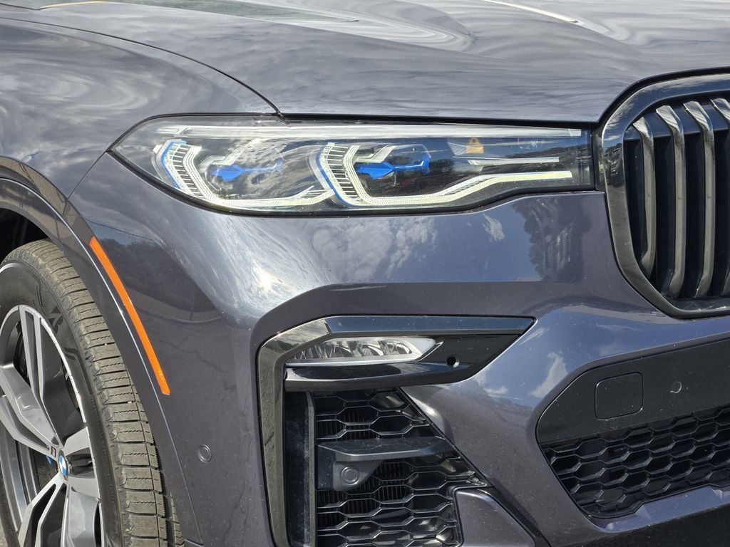 Used 2021 BMW X7 M50i w/ Dynamic Handling Package AWD/4WD image 8