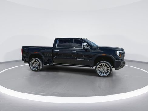 Used 2024 GMC Sierra 2500 Denali Ultimate w/ Max Trailering Package image 3