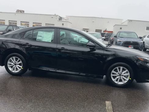 New 2026 Toyota Camry LE image 9