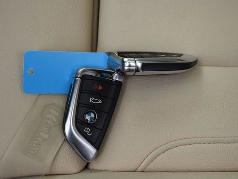 Used 2020 BMW 330i xDrive Sedan w/ Convenience Package image 26