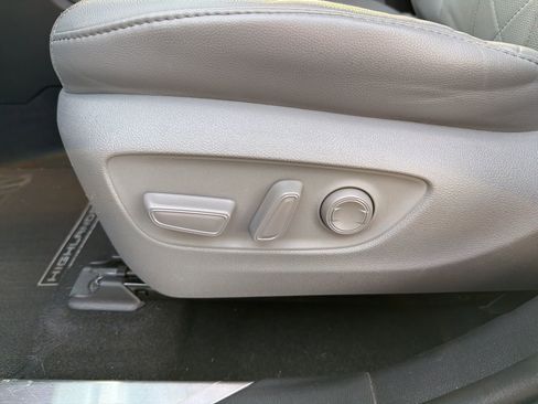 Used 2021 Toyota Highlander Platinum image 13