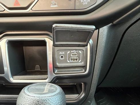 Used 2022 Jeep Gladiator Sport AWD/4WD image 26