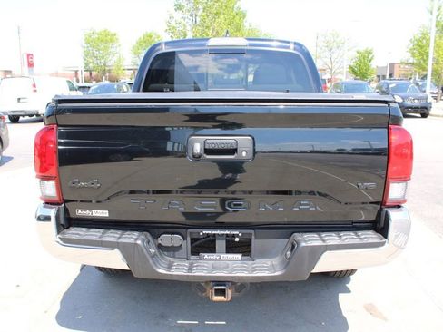 Used 2019 Toyota Tacoma SR5 AWD/4WD image 8