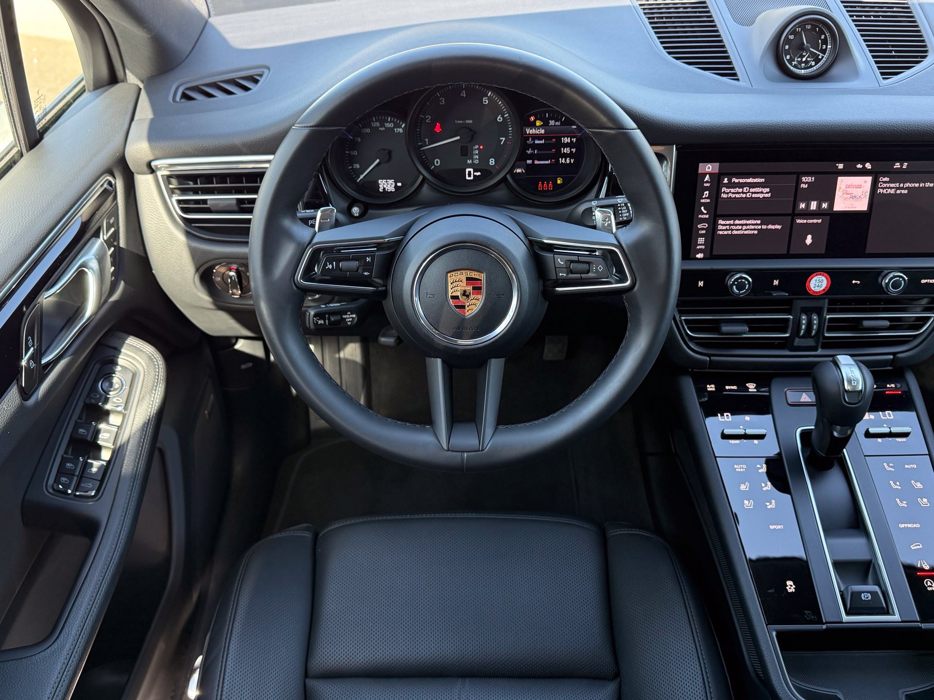 Used 2026 Porsche Macan AWD/4WD image 16