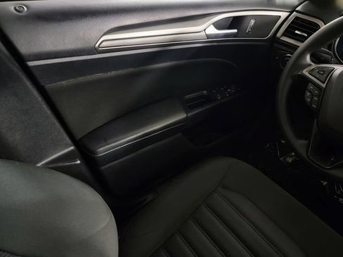 Certified 2017 Ford Fusion SE w/ Fusion SE Technology Package FWD image 34