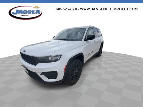 Used 2025 Jeep Grand Cherokee Altitude AWD/4WD image 4