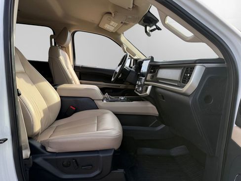Used 2024 Ford Expedition Max XLT image 15