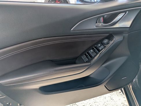 Used 2017 MAZDA MAZDA3 Grand Touring image 8