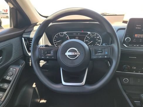 Certified 2023 Nissan Rogue SV FWD image 15
