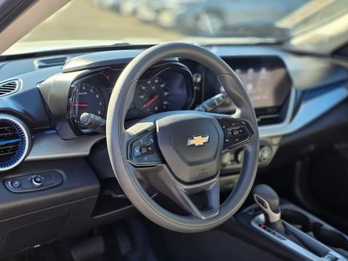Used 2025 Chevrolet Trax LS image 12