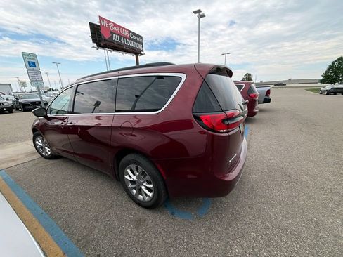 Used 2022 Chrysler Pacifica Touring-L AWD/4WD image 7