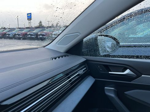 Used 2025 Volkswagen Jetta SE image 35