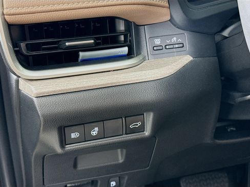 Used 2025 Toyota Grand Highlander AWD image 10