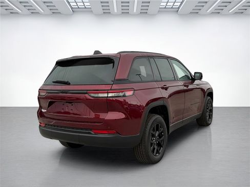 New 2025 Jeep Grand Cherokee Altitude image 3