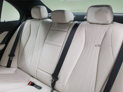Used 2023 Mercedes-Benz E 350 4MATIC Sedan image 25
