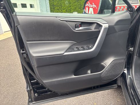 Certified 2025 Toyota RAV4 XLE AWD/4WD image 16