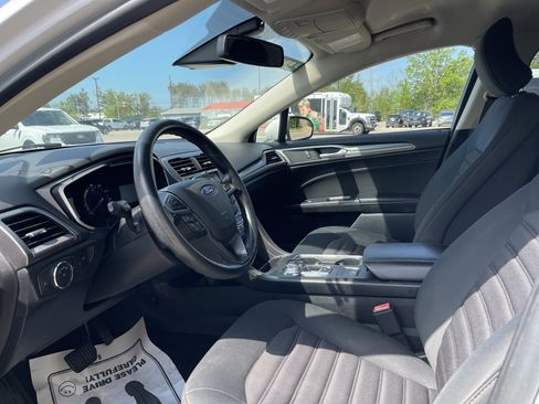 Used 2019 Ford Fusion SE FWD image 10