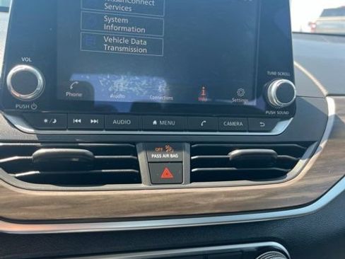 Used 2025 Nissan Altima 2.5 SV FWD image 41