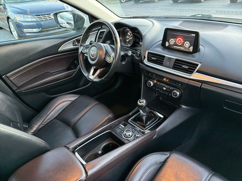 Used 2018 MAZDA MAZDA3 Touring image 19