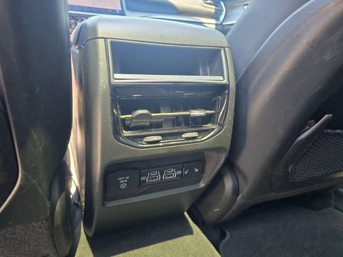 Used 2023 Jeep Grand Cherokee Limited AWD/4WD image 31