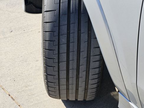 Used 2025 Mercedes-Benz GLS 450 4MATIC image 12