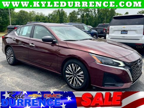 Used 2025 Nissan Altima 2.5 SV FWD image 1