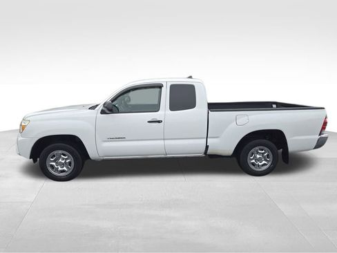 Used 2015 Toyota Tacoma 2WD Access Cab image 2