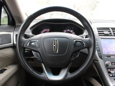 Used 2020 Lincoln MKZ image 8