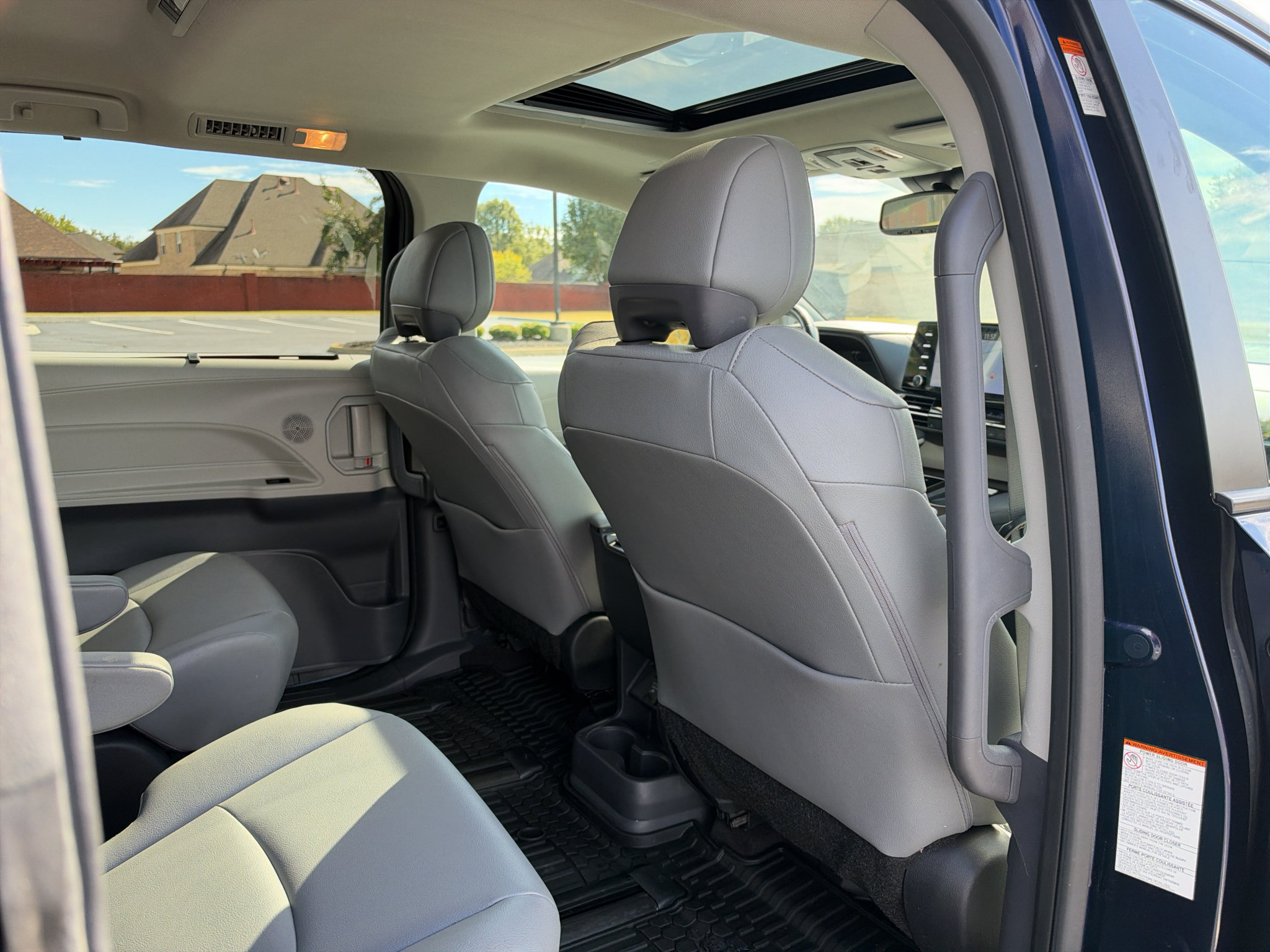 Used 2024 Toyota Sienna XLE w/ XLE Plus Package AWD/4WD image 18